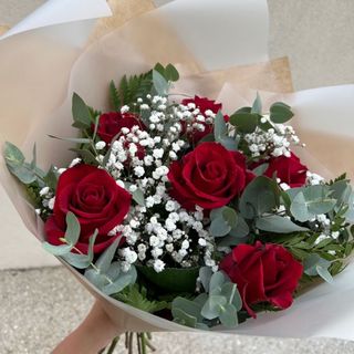 RAMO DE 6 ROSAS ROJAS