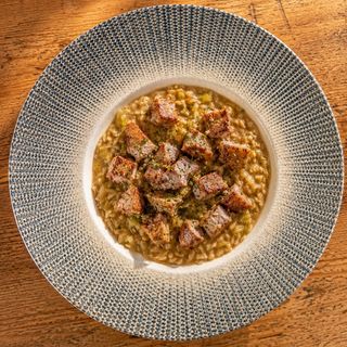 Risotto de espárragos verdes y secreto ibérico