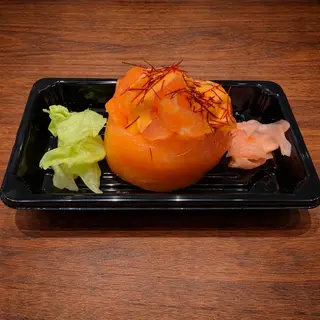 Gunkan Giu Salmón Picante (1 Pz.)