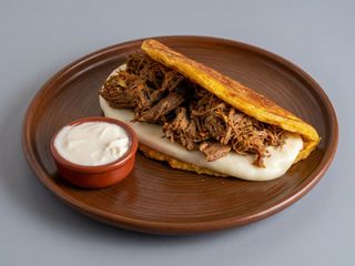 Cachapa de Carne Mechada
