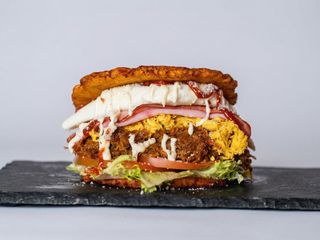 Patacón Mixto Mechada y Pollo