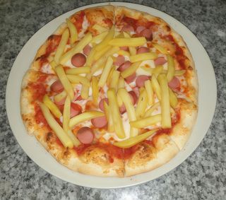 Pizza Pizza Würstel E Patatine (33 Cm.)