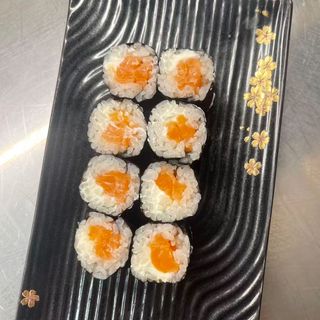 Maki De Salmón Con Queso Cremoso (8 Uds.)