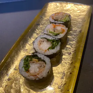 Futomaki cangrejo en concha blanda tempurizado