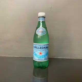 Agua con gas S. Pellegrino