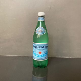 Agua con gas S. Pellegrino