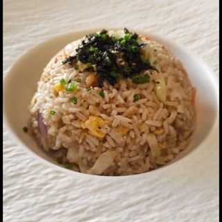 Arroz salteado con pollo