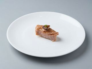 Nigiri de ventresca de atún rojo con foie