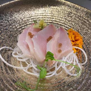 Sashimi pez hamachi (pez limón)