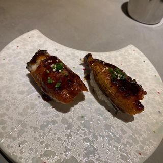 Nigiri anguila asada