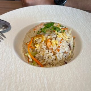 Arroz salteado con gambas y verduras