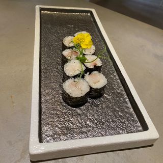 Maki pez Hamachi (pez limón)