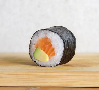 Maki De Salmón Con Aguacate (8 Uds.)
