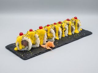 Uramaki Atun con mango