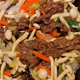 Ternera Salteada con verdura y setas frescas (Shimeji)