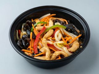 鱼香鸡丝Tiritas de pollo con setas y verdura salteadas en salsa de ajo picante