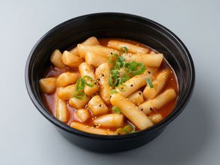 麻辣年糕Pasta de Arroz Larga con Salsa Picante