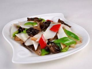 山药炒木耳 Yuca china salteada con setas negras