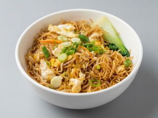 蔬菜鸡蛋粉干Fideos de arroz con verdura y huevo