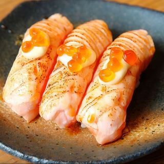 Nigiri San Francisco flambeado con peta crispy  