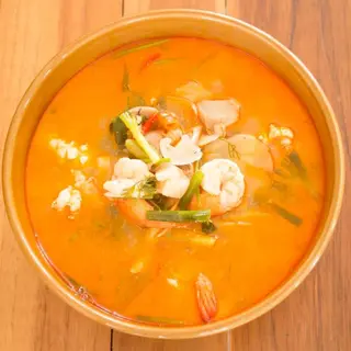 Sopa Tom Yum de pollo