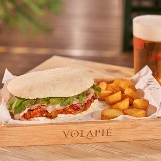 Mollete pisto y panceta