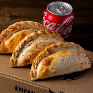 Empanadas (3 uds.) + bebida (1 ud.)