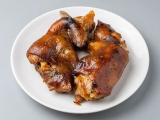 Pies de cerdo a l'ast ( 2 MITADES POR RACION)