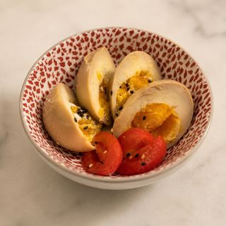 Huevos marinados