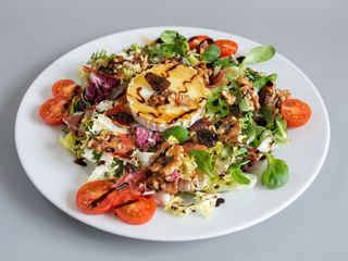 37. Ensalada de rulo de cabra 