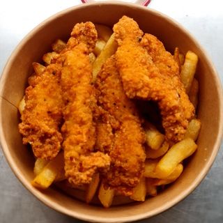 naggues de pollo con patatas fritas