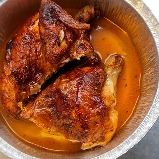 Medio pollo asado con salsa de almendras 