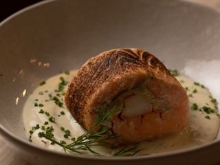 SALMÓN A BAJA TEMPERATURA CON MOUSSE DE GAMBAS