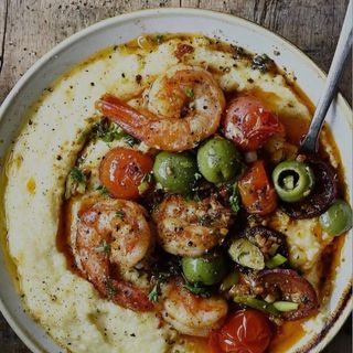 POLENTA DE QUESO CON CAMBAS AL AJILLO Y CHORIZO