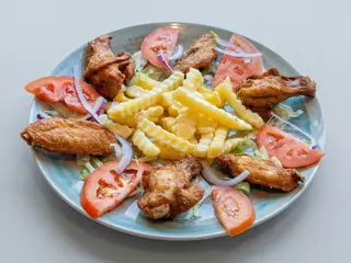 Ración De Alitas De Pollo Fritas (6 Uds.)