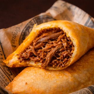 Empanada de carne mechada