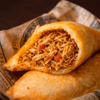 Empanada de pollo mechado