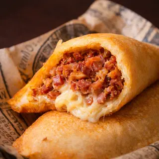 Empanada de bacón y queso