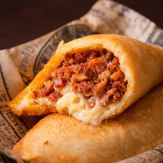 Empanada de bacón y queso