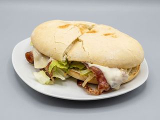 Mollete Bacon Completo con Alioli 