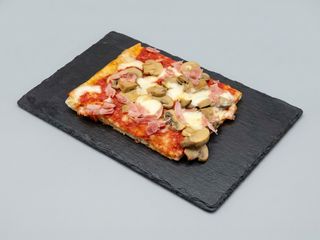 Pizza prosciutto cotto Funghi e mozzarella (15 X 15 Cm.)