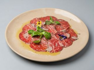 Carpaccio De Ternera Con Trufa Negra Fresca