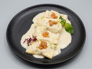 Ravioli Rellenos De Queso En Salsa Cacio E Pepe