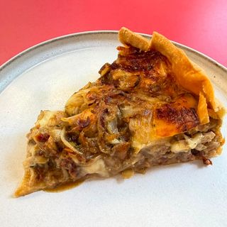 Cebolla, queso y tomates secos