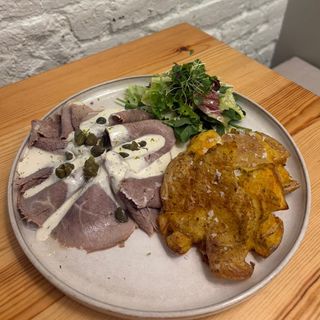 Vittel tone con papa pisada al romero