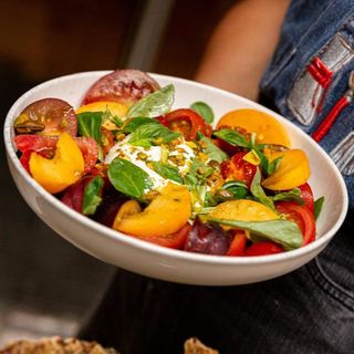 Ensalada de Melocotón, Tomates y Burrata