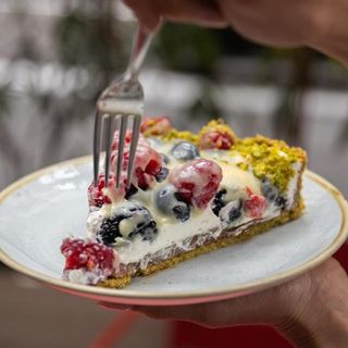 Tarta de Pistacho, Ganache de chocolate y Frutos