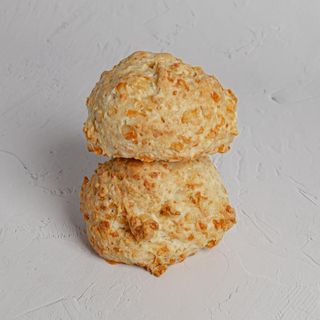 Duo de scon de queso
