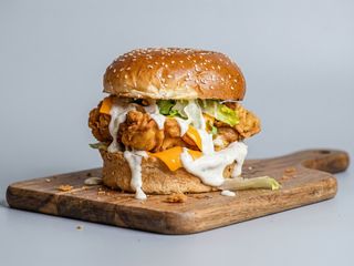 MR BURGUER CLASICO+ PATATAS+ BEBIDA