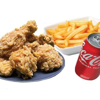 3 PIEZAS DE MR POLLO + PATATAS + BEBIDA